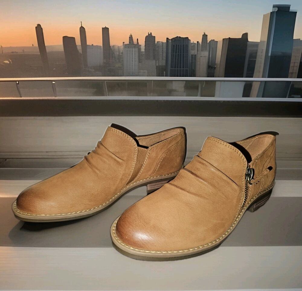 New! Clarks Women's Camzin Pace Leather Flat Boots Brown Size 6 $110